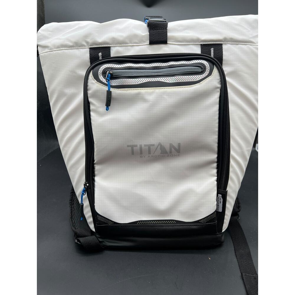 Titan Deep Freeze Arctic Backpack Cooler White Black - Picture 8 of 10
